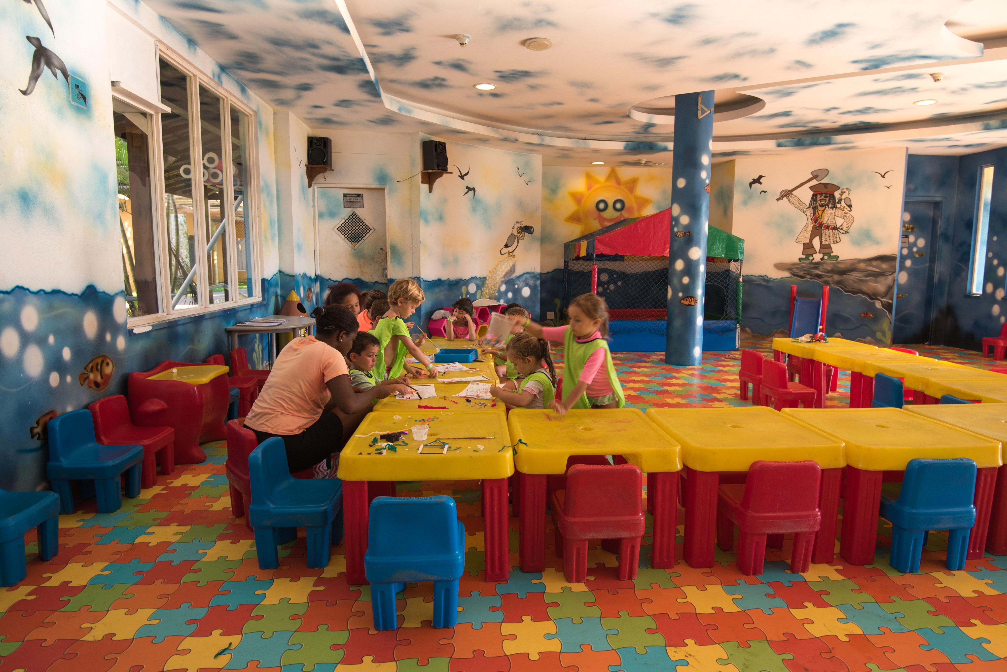 Vila Gale Eco Resort Angra Ангра-дус-Рейс Экстерьер фото The children's club at the hotel