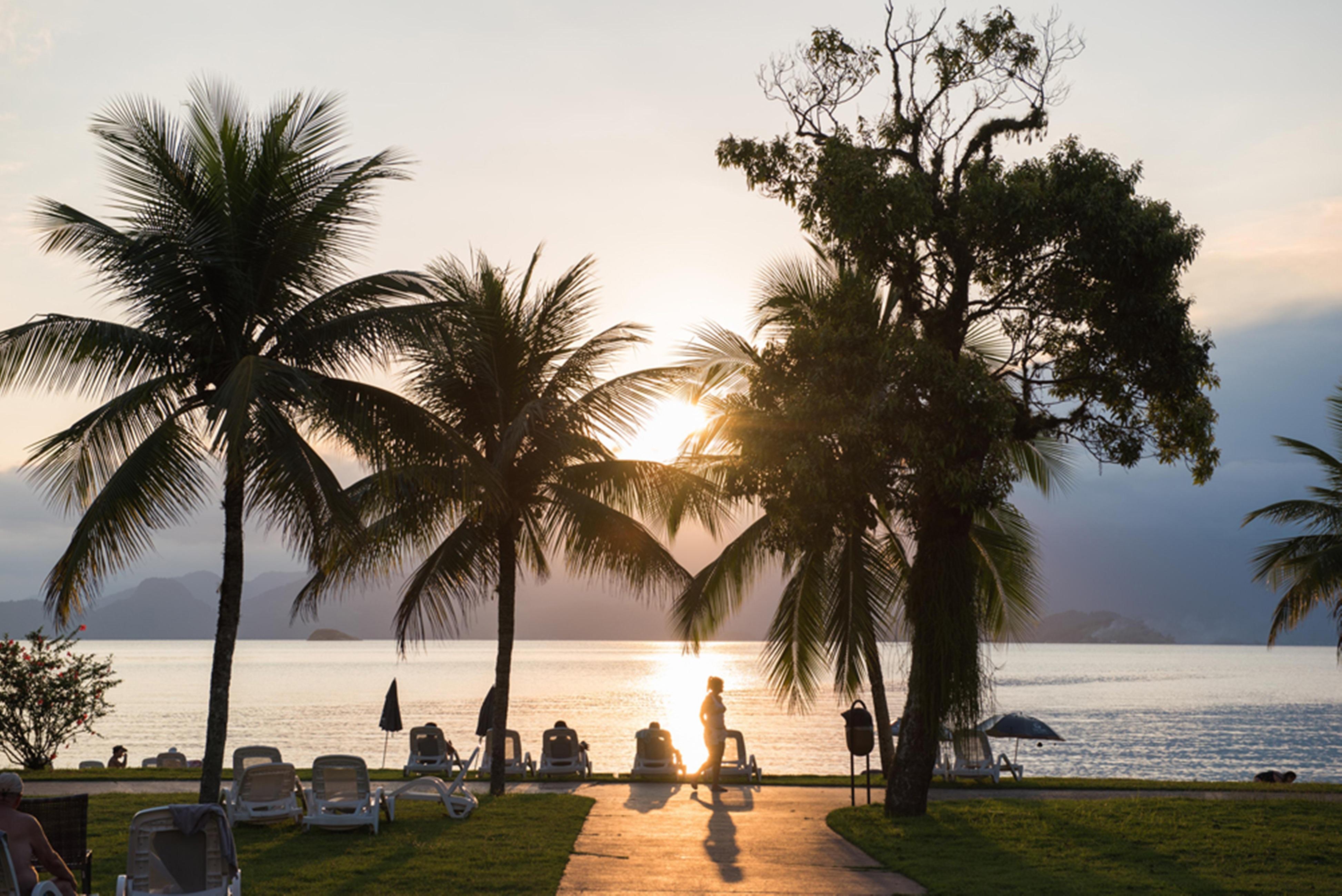 Vila Gale Eco Resort Angra Ангра-дус-Рейс Экстерьер фото Sunset at the beach
