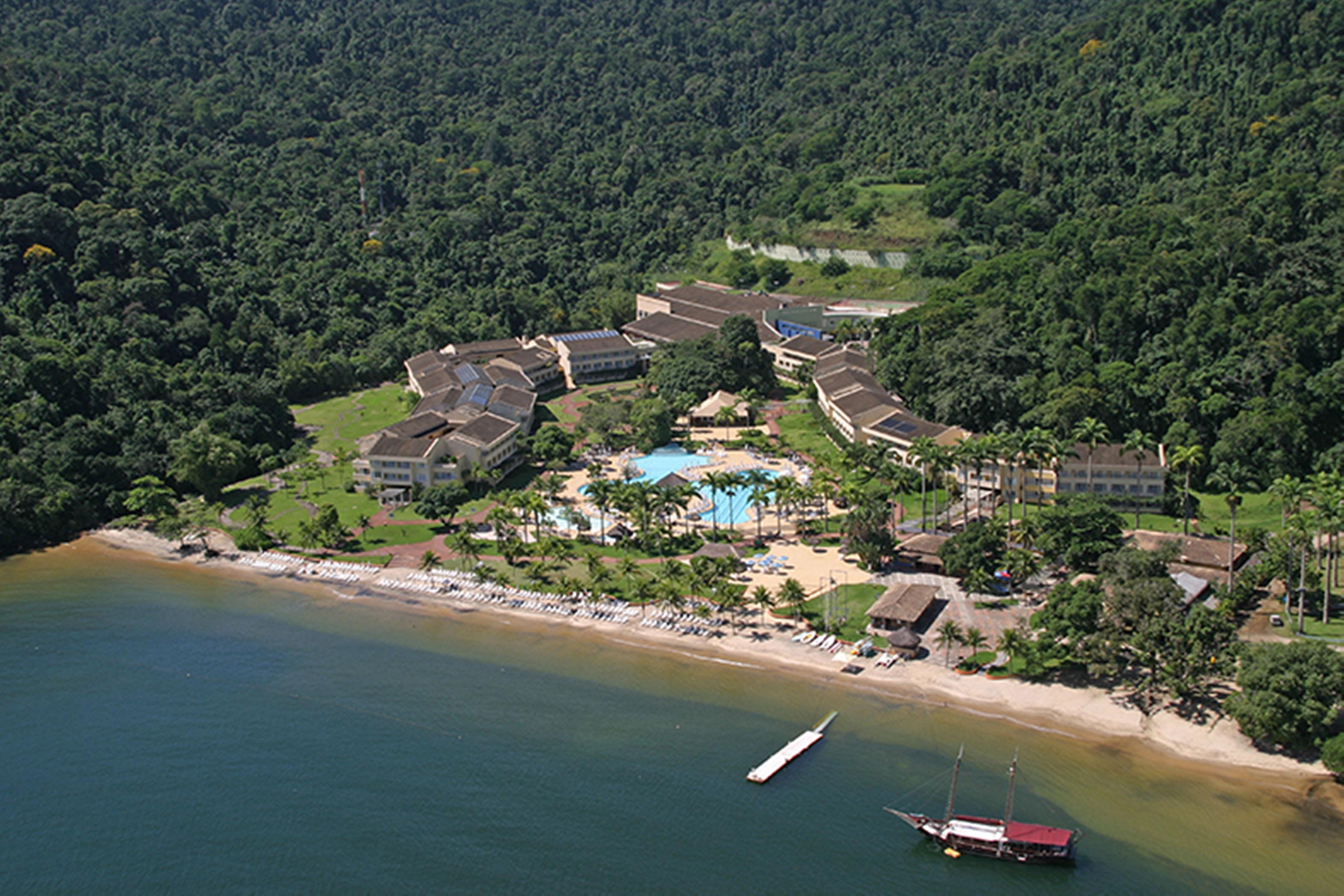 Vila Gale Eco Resort Angra Ангра-дус-Рейс Экстерьер фото Aerial view of the resort